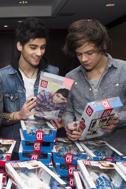 Zayn, Harry.....